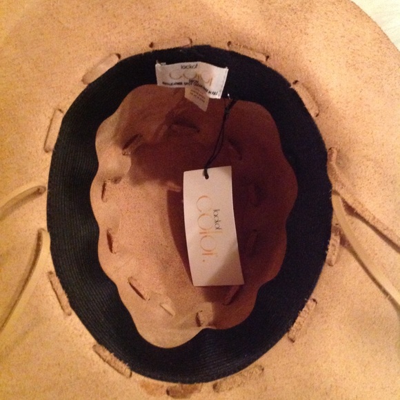 1LEFT !HOST PICK 🩷RARE LACK OF COLOR LEATHER hat - Picture 7 of 7